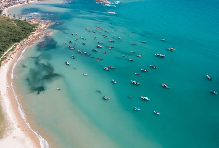 Vista panorâmica da região onde será aplicada a Taxa de Turismo em Arraial do Cabo.