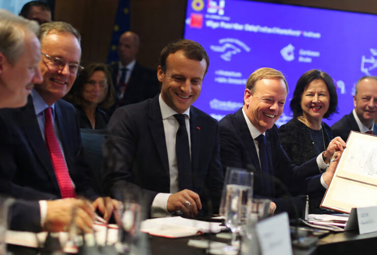 Diplomacia europeia celebrando vitória no acordo sobre a Groenlândia