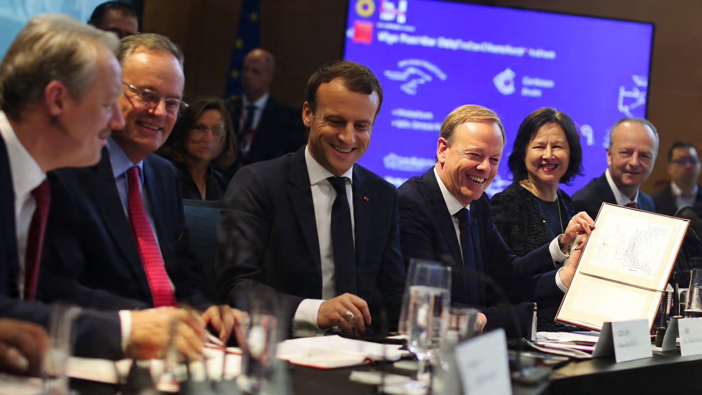 Diplomacia europeia celebrando vitória no acordo sobre a Groenlândia