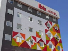 Fachada do hotel Ibis Caruaru, o primeiro de bandeira internacional da cidade