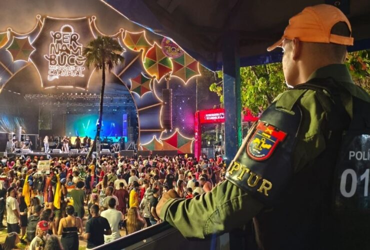 Policiamento ostensivo durante o Carnaval 2026 de Pernambuco para garantir a segurança dos foliões