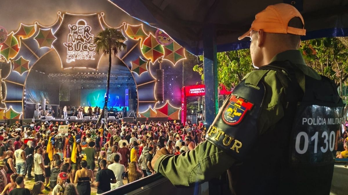 Policiamento ostensivo durante o Carnaval 2026 de Pernambuco para garantir a segurança dos foliões