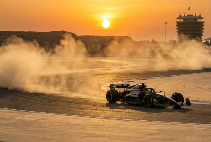 Carro de Fórmula 1 em teste de pré-temporada no Bahrein para a transmissão da Fórmula 1 na Globo.
