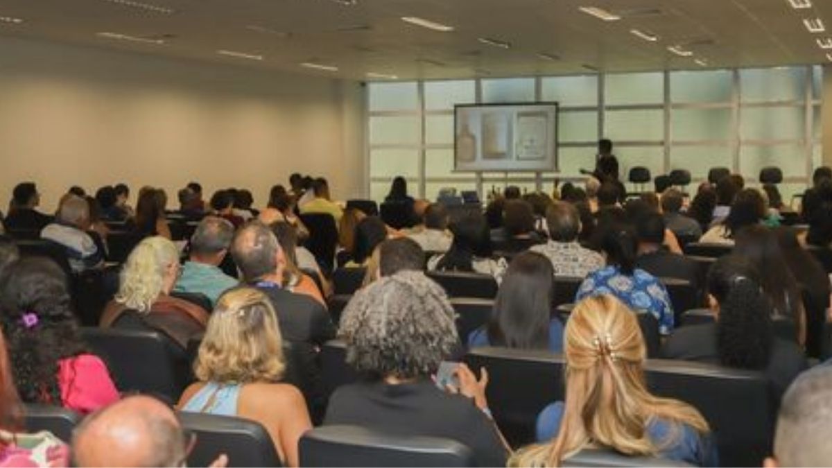 Treinamento da Apevisa para o Carnaval 2026 sobre identificação de bebidas falsas